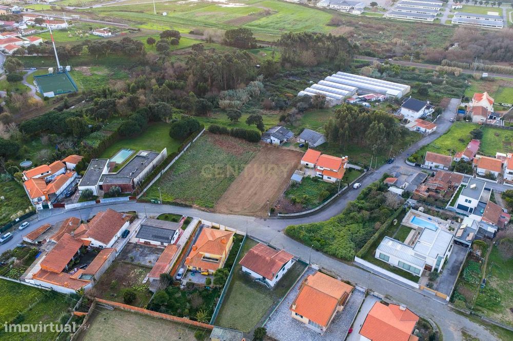 Terreno Urbanizável para moradia de 4 frentes em Paramos-Espinho