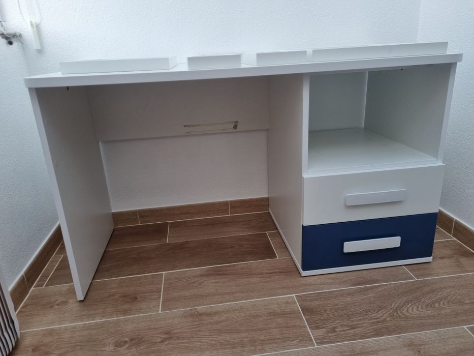 Cama estrado elevatório.