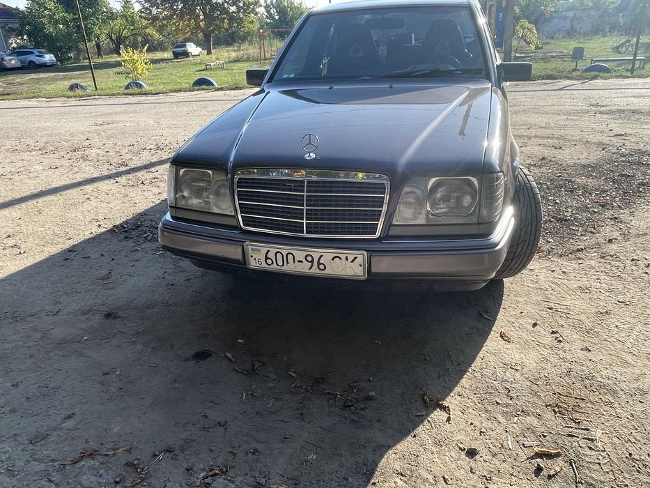 Продам 124 2.0 газ бенз 1993