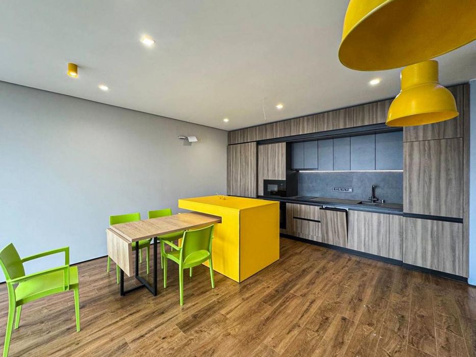 Київ. 3-кімн. квартира ЖК Лебединий, вул. Ревуцького, метро Харківська