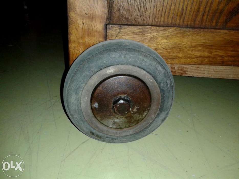 Cadeira Peniqueira com rodas