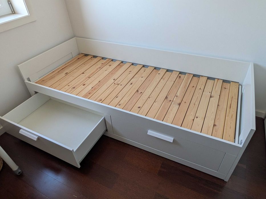 Vendo cama de solteiro IKEA BRIMNES com dois colchões