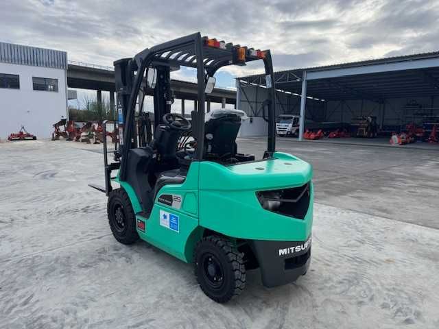 Empilhador Mitsubishi FD25N3 NOVO
