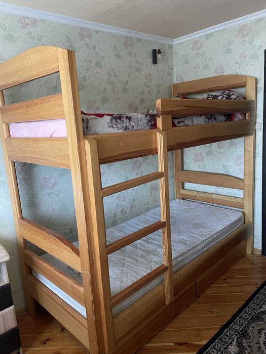 Двухярусна кровать