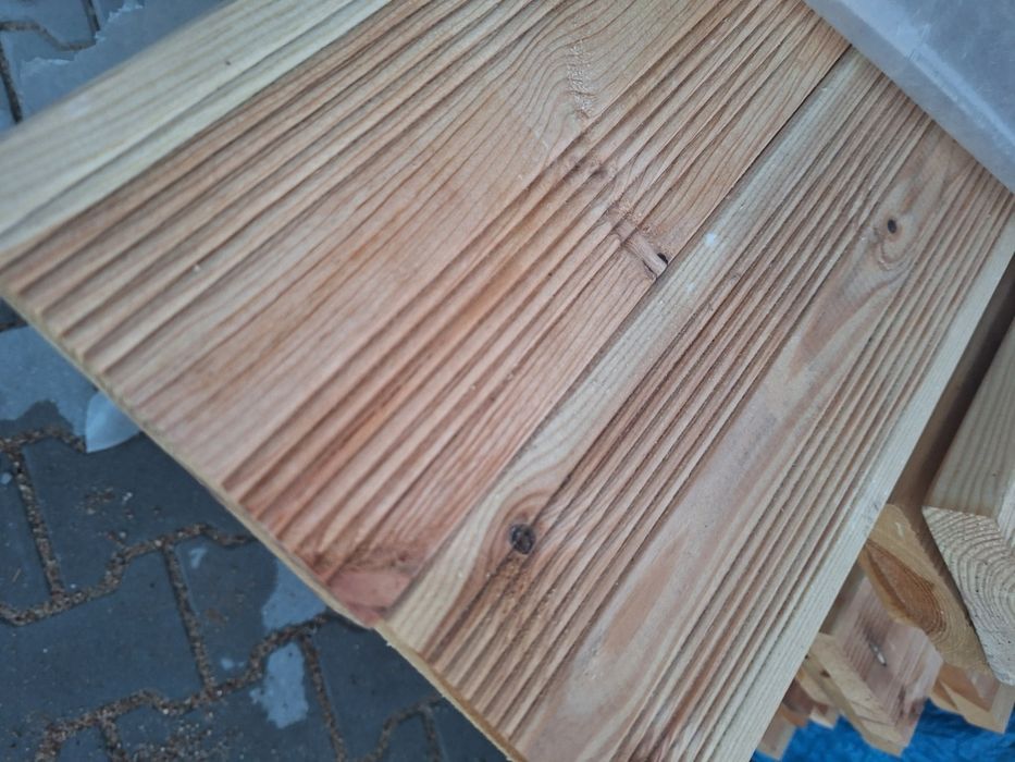 Podbitka drewniana deska elewacyjna drewno budowlane wiezba dachowa