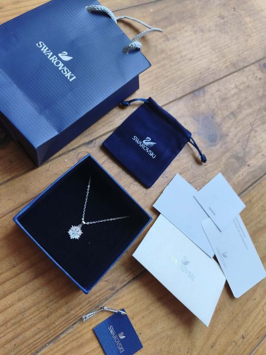 Colar Swarovski novo na Caixa