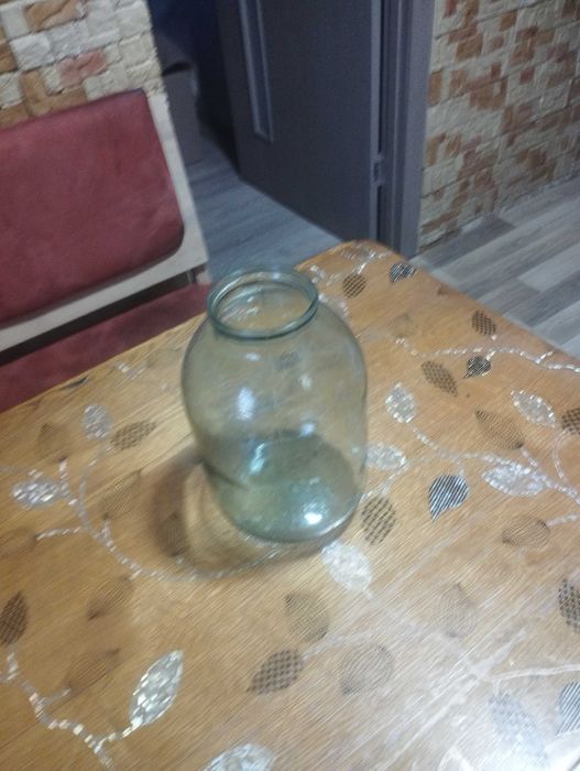 Продам бутылек трех литровый.