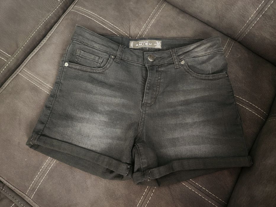 Krótkie spodenki rozmiar 36