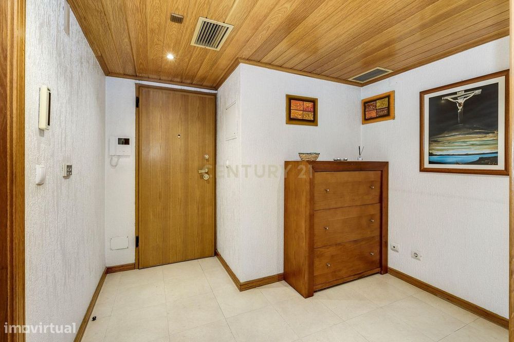 Apartamento T3 em Odivelas com garagem - Conforto e Localização Centra