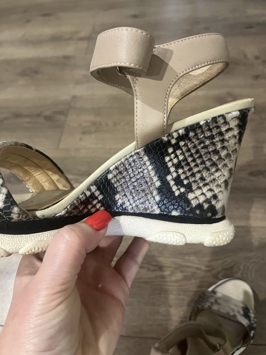 Босоніжки на платформі ANTONIO BIAGGI