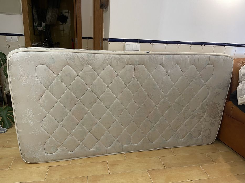 Colchão de cama solteiro