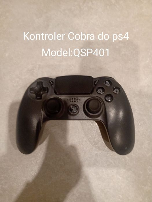 Konsola PS4 z padami, podkładką chłodząca i  gratis kable.