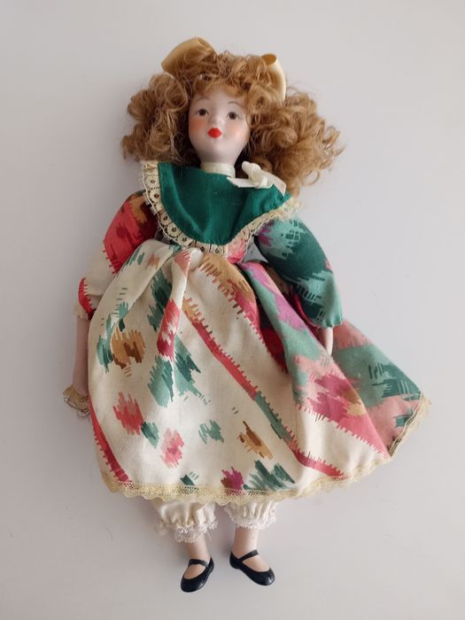 Boneca de porcelana