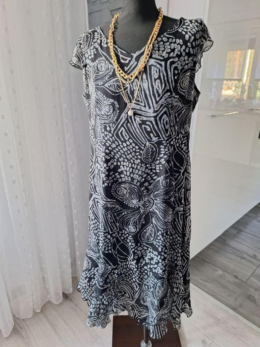 Prześliczna sukienka midi 2xl xl czarna tiulowa