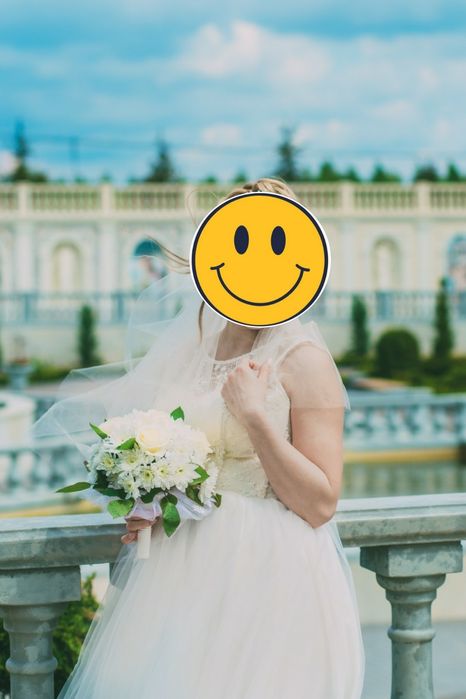 Весільна сукня з фатою