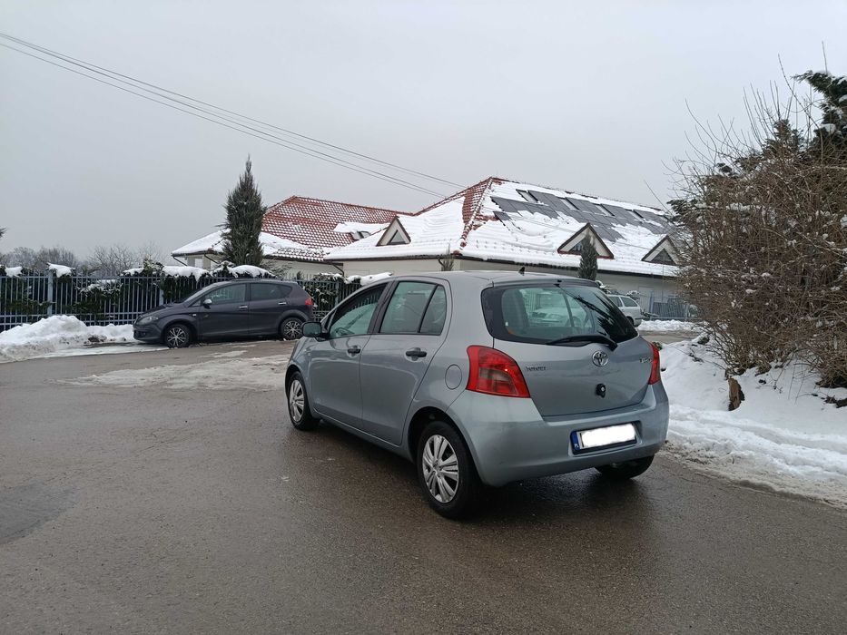 Toyota YARIS 1,0 , 5 -Drzwi , SALON POLSKA , MAŁY PRZEBIEG , Klima