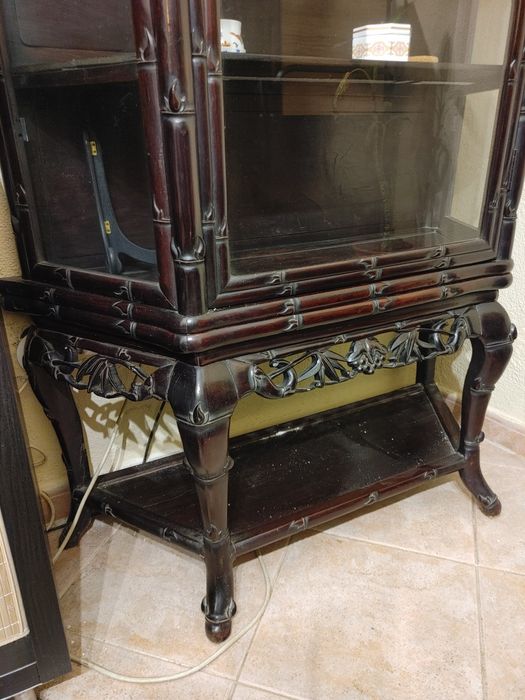 Móvel vitrine de pau ferro