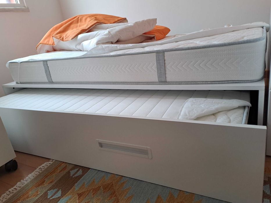 Cama solteiro c/ cama-gavetão + colchões e módulo gavetas - novo