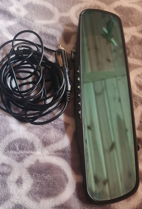 Kamera samochodowa w lusterku