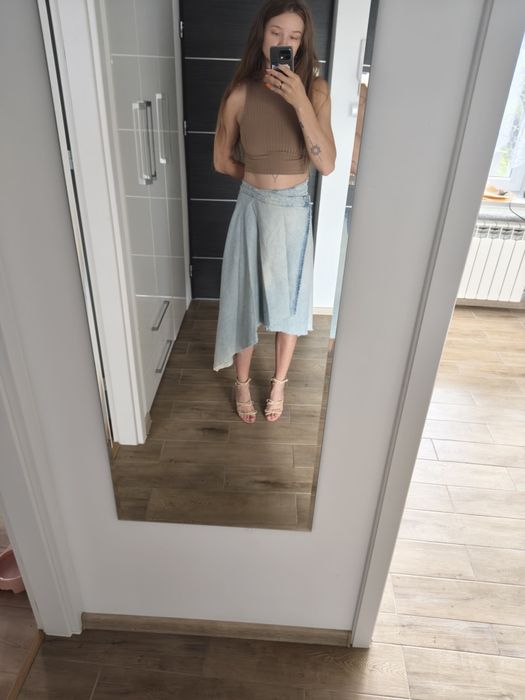 Stylowa jeansowa spódnica kopertowa midi / maxi – asymetryczna