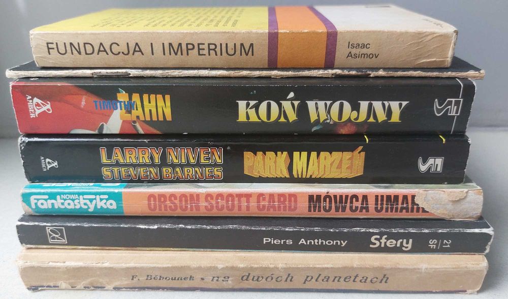 Klasyczne książki science fiction (Fundacja, Ender).