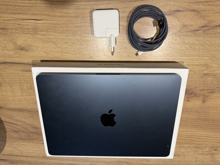 Продам Macbook Air m3 16Gb