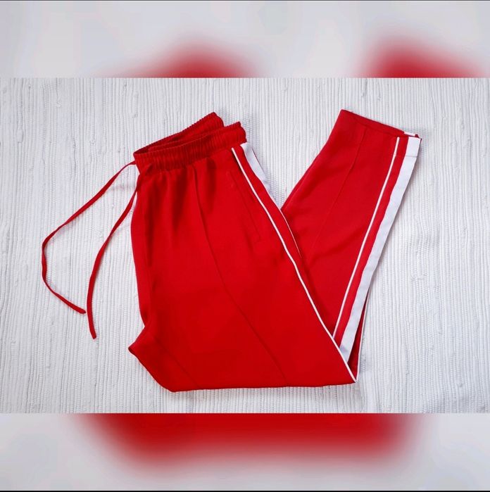 Czerowne spodnie casual lampas Stradivarius