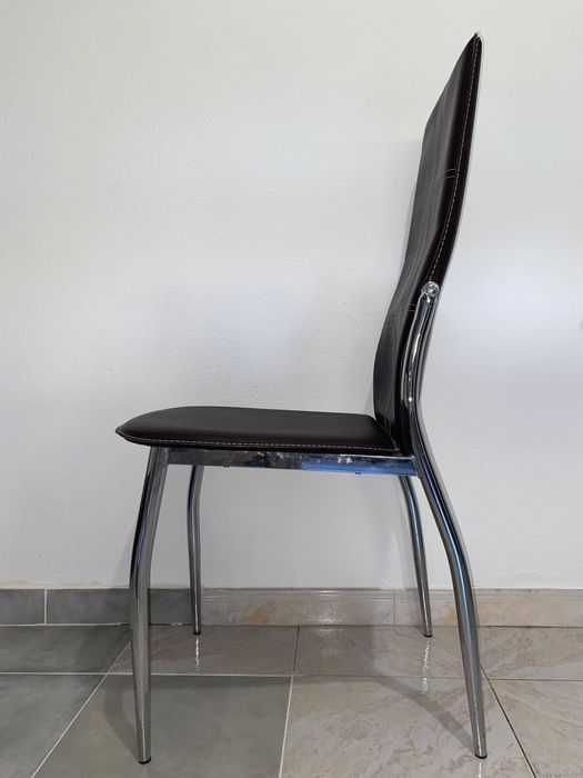 Mesa de vidro com 6 cadeiras