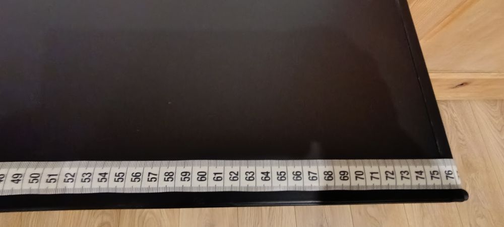 Czarna metalowa konsola