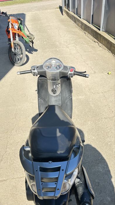 Продається скутер Piaggio carnaby 200 2009