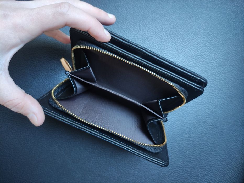 Pojemny czarny portfel