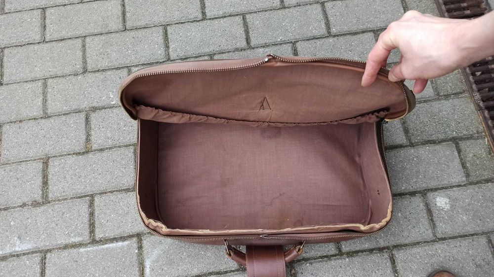 Walizka stara sprawna