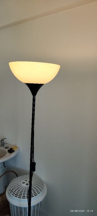 Vendo candeeiro de pé alto