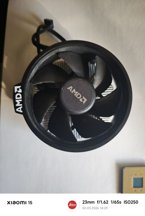 AMD Ryzen 3 2200G  +кулер.