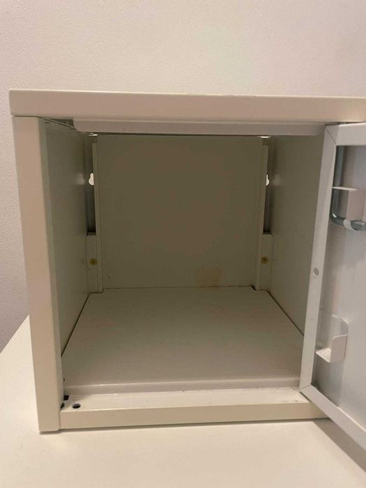 Caixa de metal IKEA