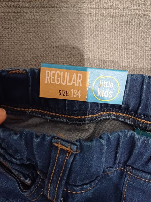 Nowe jeansy chłopięce rozmiar 134
