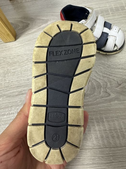 Продам бомоножки chicco