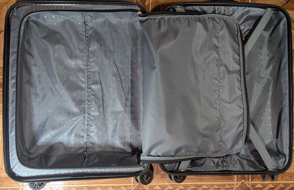 Валіза Roncato Sunlite ручна поклажа 41 л Чорна (413043/01)