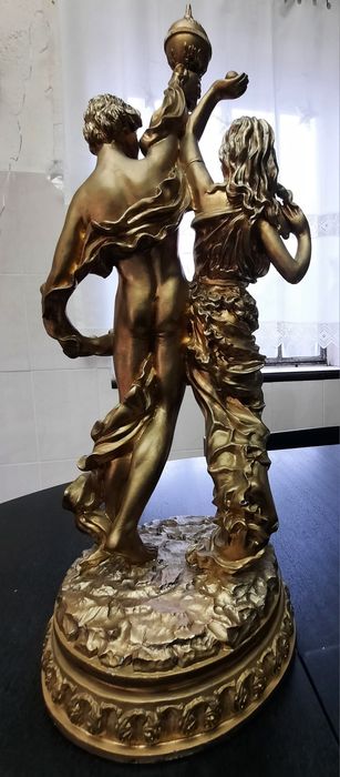 Estatueta em marfinite dourada, peça vintage