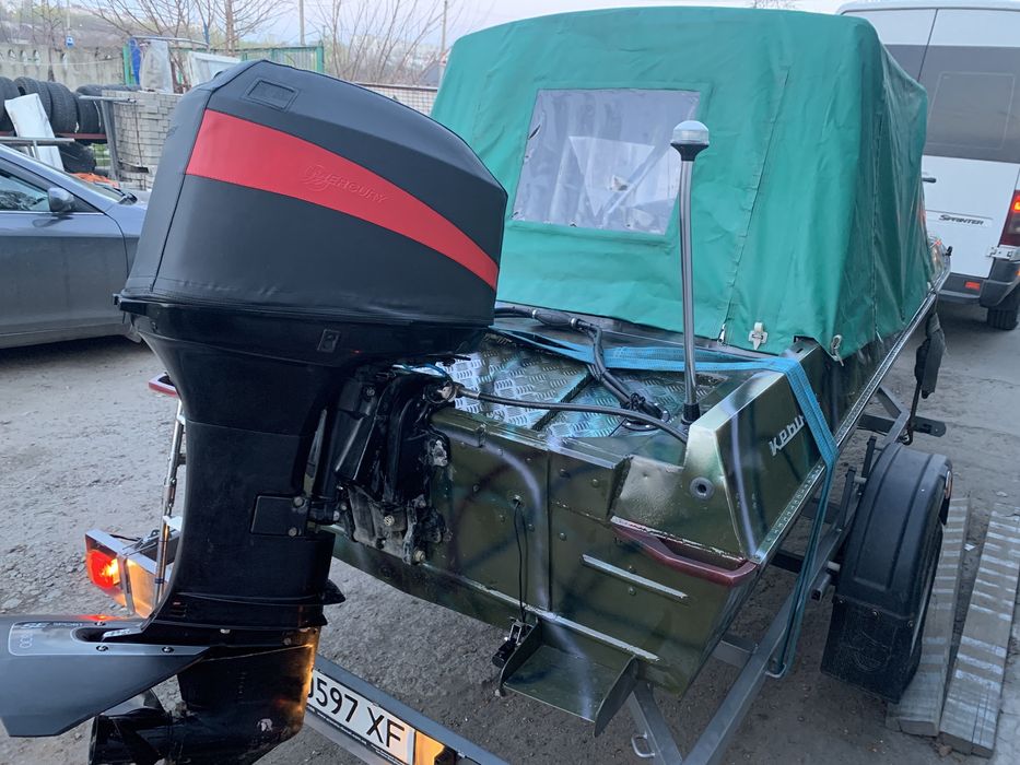 Лодка Крым с лодочным мотором Mercury 50+ новый лафет
