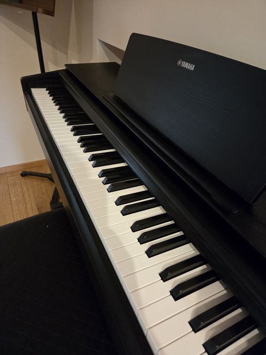 Pianino cyfrowe Yamaha ze stołkiem