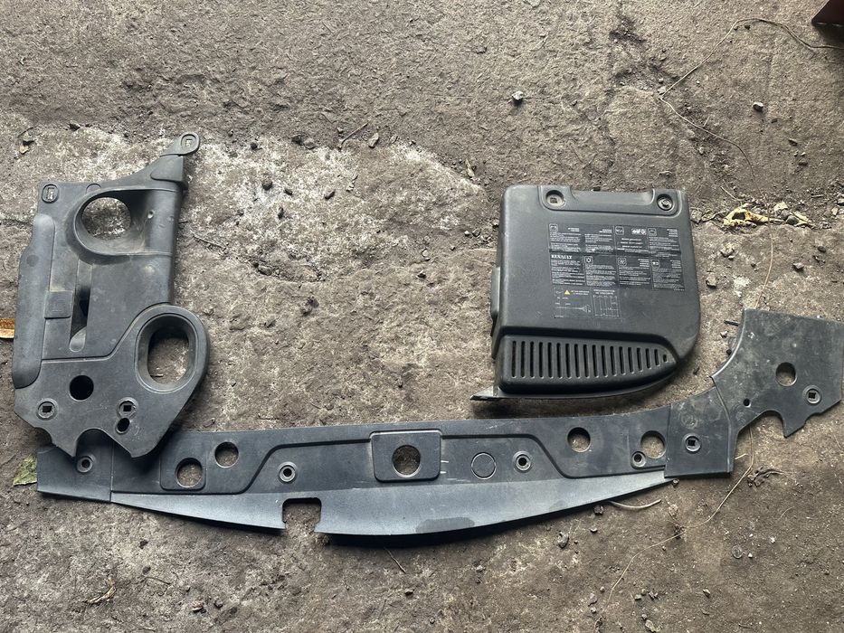 Пластик підкапотний Меган 2, Сценік 2