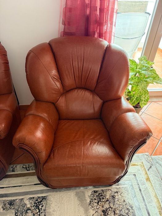 VENDO Sofá Em Pele Com Detalhes Em Madeira
