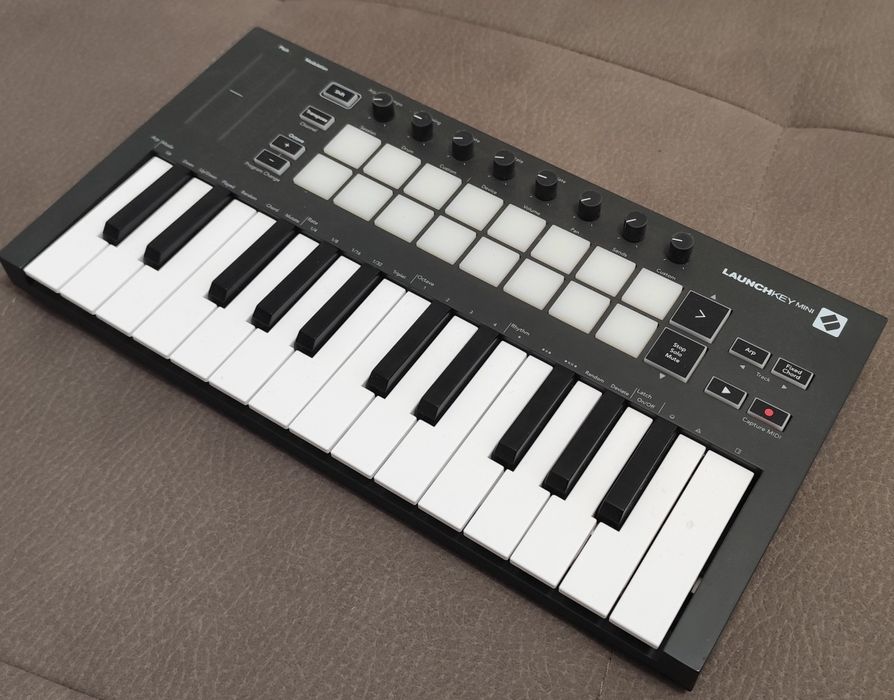 Teclado MIDI Novation Launchkey Mini 25