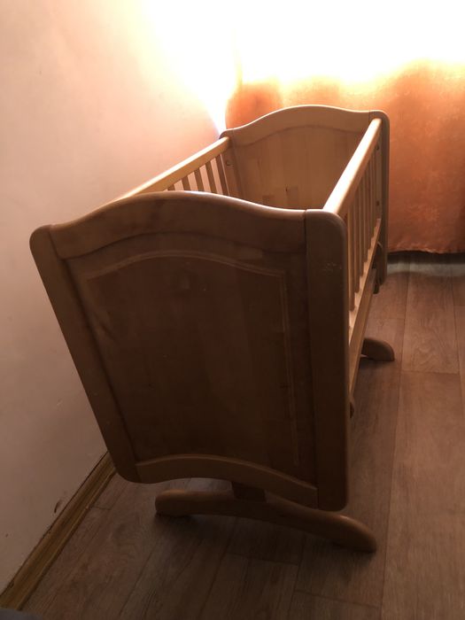 Дитяча кроватка з матрасиком