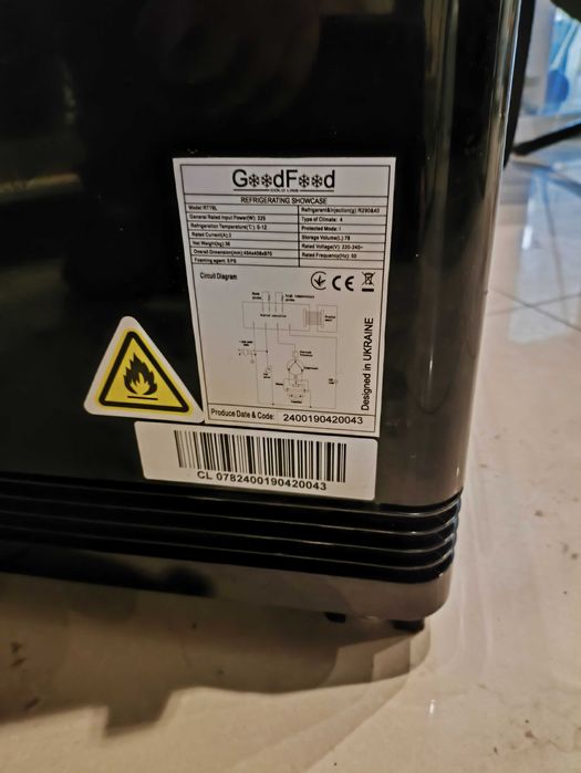 Вітрина холодильна GoodFood RT78L чорна, Десертна