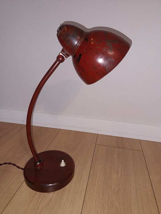 Lampa biurkowa projektu Beha