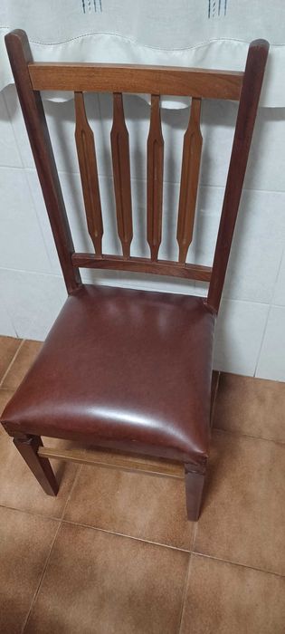 mesa de madeira redonda /oval com cadeiras