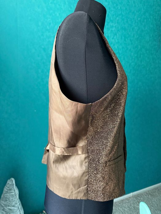 жіночий жилет у стилі Prada archive кінця 80-х – початку 90-х років