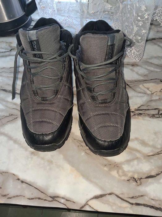 Продам чоловічі кросівки